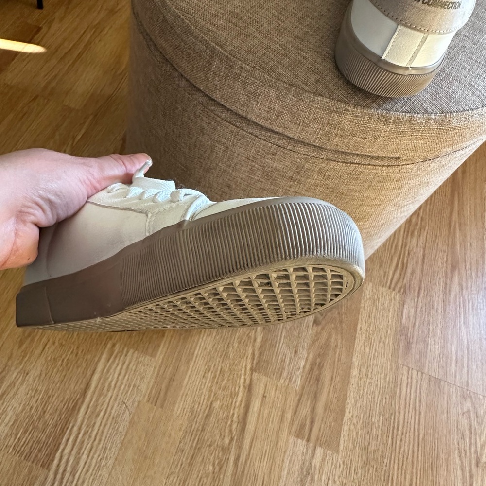 French Connection Cream Sneakers with Brown Sole - Picture 8 of 11